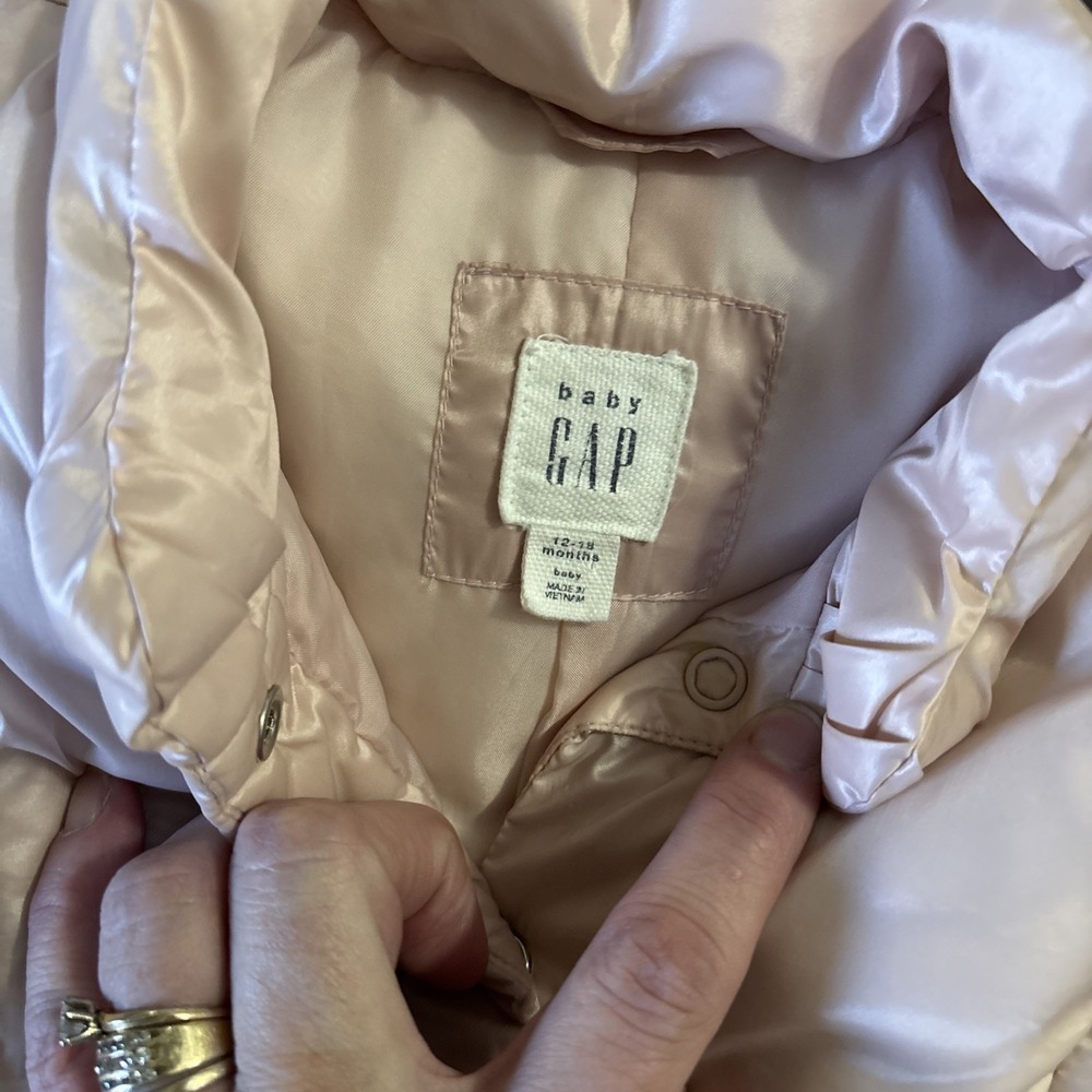 BABY GAP Girl's Bow Front Puffer Light Pink Vest 12-18 months - Picture 2 of 3